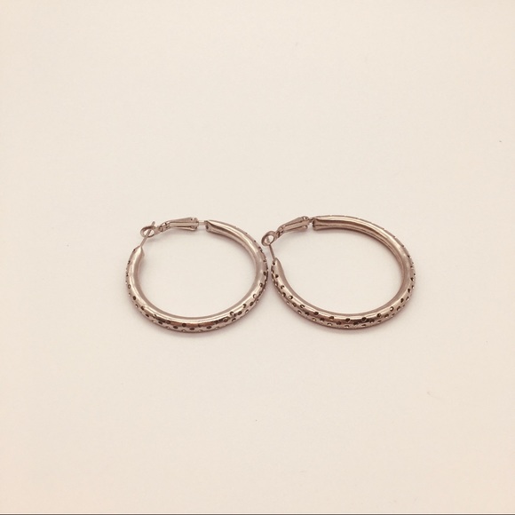 Loop earrings - Picture 2 of 5